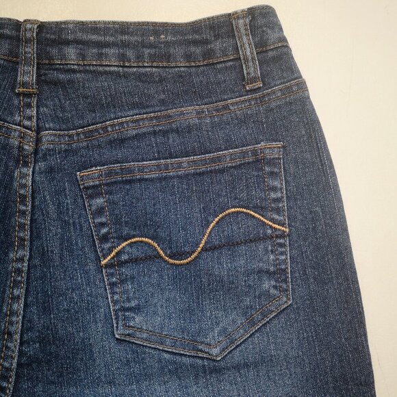 Denver Hayes Classic Fit Ladies Size 8/34 Medium Wash Slight Flare Blue Jeans - Picture 7 of 12